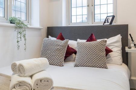 1 bedroom serviced apartment to rent - Photo 3