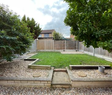 2 bedroom Semi-Detached House to let - Photo 2