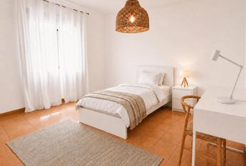 Quartos equipados moradia em Portela da Azoia