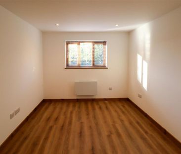 6 bedroom detached house to rent - Photo 1