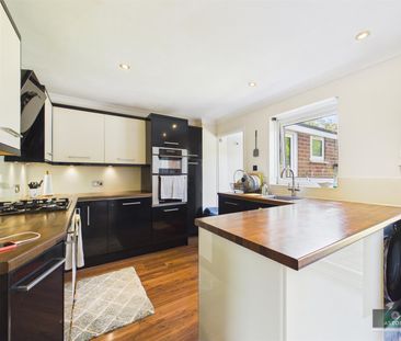 Cotswold Close, Crawley - Photo 3