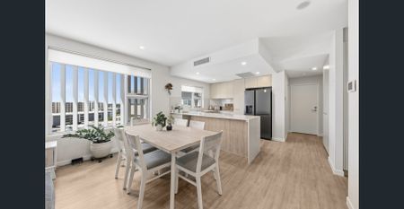 Executive top floor unit with waterfront living - Photo 4