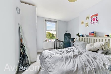 4 bedroom flat to rent - Photo 3