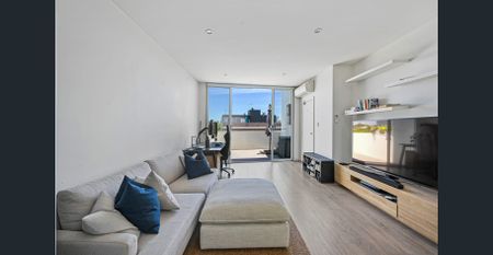 Modern & Stylish Top Floor Apartment - Photo 4