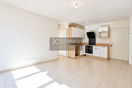 Location Appartement 1 pièce 38m² SOLLIES PONT 83210 - Photo 3