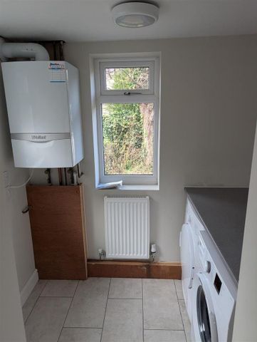 3 bedroom private hall to rent - Photo 4