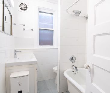 For Lease - 885 Davenport Road Unit# Upper, Toronto, Ontario - Photo 4