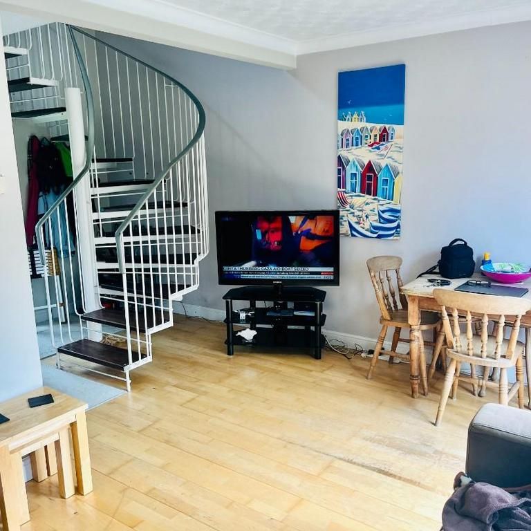 2 bedroom terraced house to rent - Photo 1