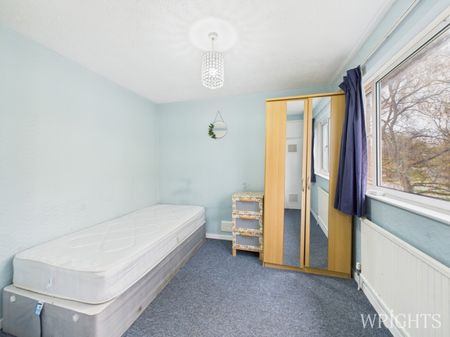 4 bedroom End Terraced House - Travellers Lane, Hatfield - Photo 5