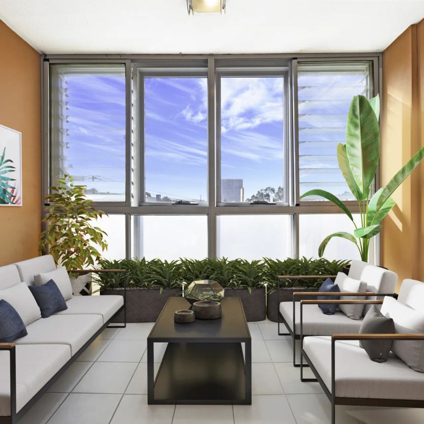 Renovated north-facing two bedroom apartment - Photo 1