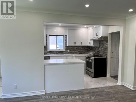 54 Foxrun Avenue – Toronto W05, Ontario - Photo 5