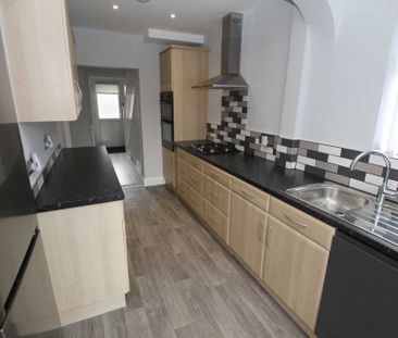 3 bed Semi Detached for rent - Photo 3