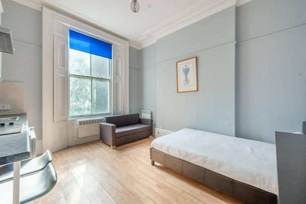 Studio to rent - Photo 1