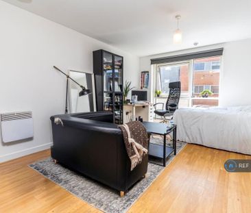 Studio to rent - Photo 1