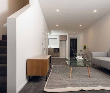 Stylish New City Fringe Townhouse Fully Furnished - Photo 1