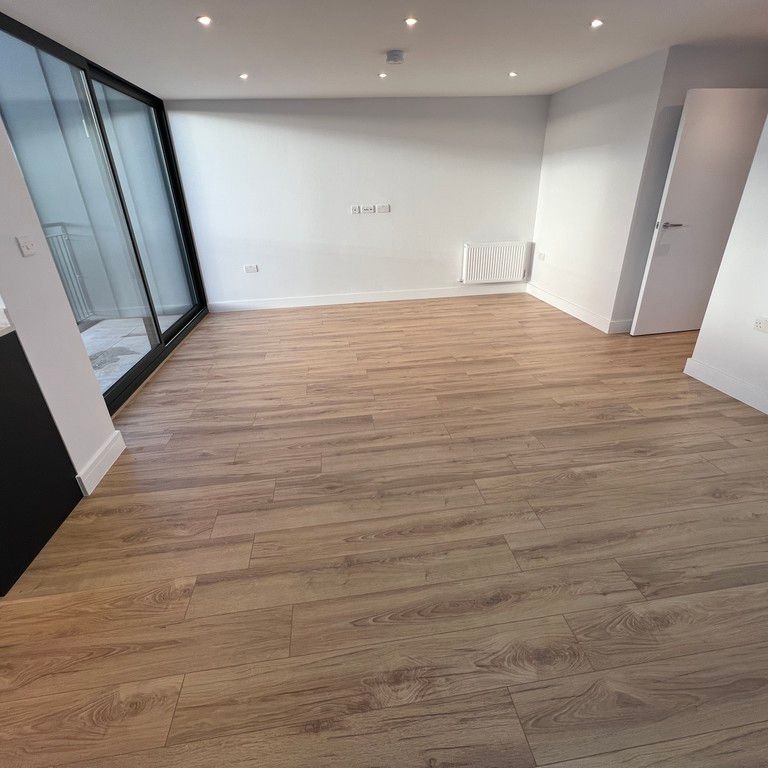 5 Townsend Road, Southall, UB1 1HA - Photo 1