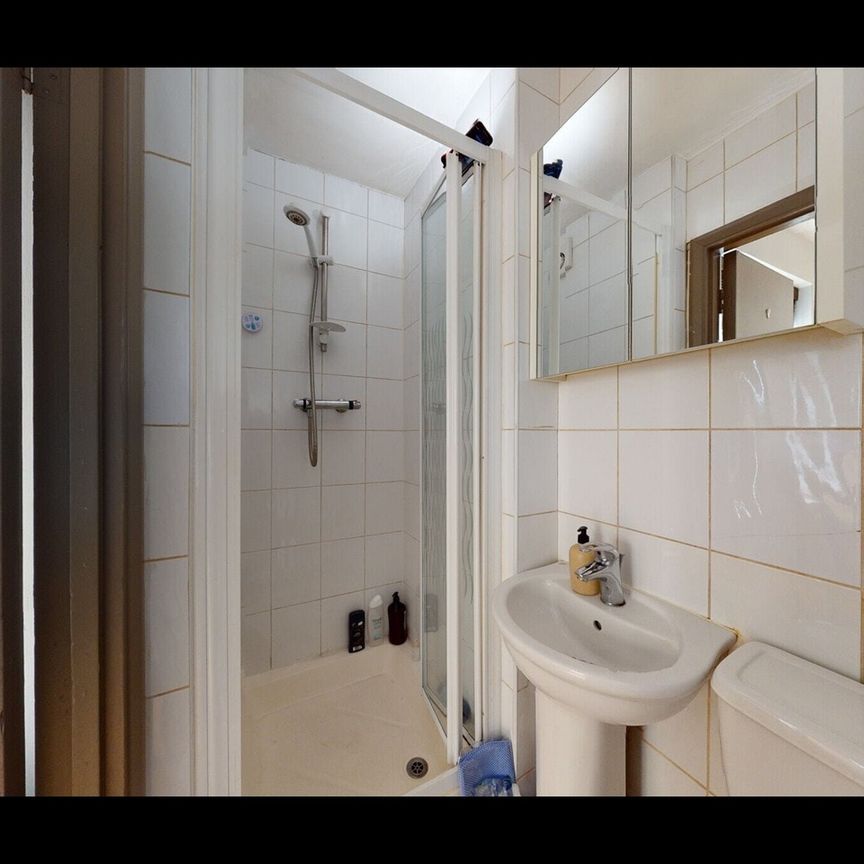 Studio Flat, Kilburn High Road, NW6 - Photo 1