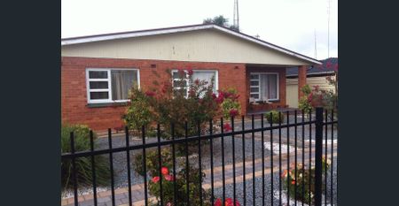 An independent house in an excellent location - Close to all the amenities including Schools - Photo 5