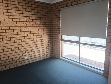 Neat 2 Bedroom Unit - Photo 3