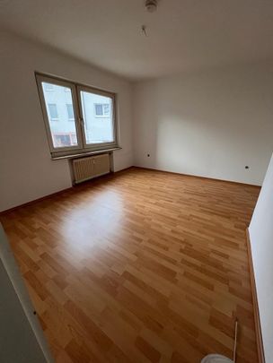 Sehr schöne 3 Zimmer-Wohnung mit Balkon und innen liegendem Wannenbad in EssenWest/Frohnhausen - Foto 1