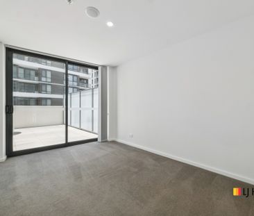 1 Bedroom Apartment with Study Nook - Photo 5