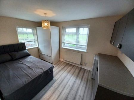 1 bedroom in a house share to rent - Photo 3