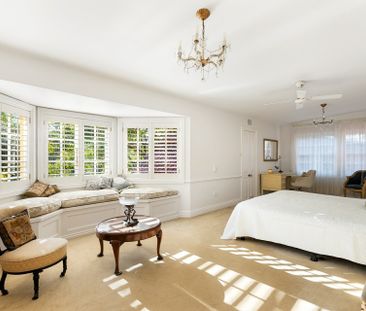 TIMELESS COASTAL ELEGANCE - PRIVATE PALM BEACH SANCTUARY - Photo 2