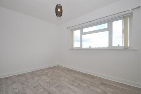 4 bedroom semi-detached house to rent - Photo 4