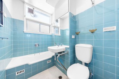 Harbourside Harmony with Panoramic Perfection - Photo 4