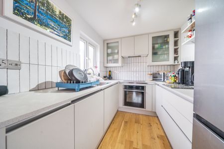 Peartree Avenue, London, SW17 - Photo 5