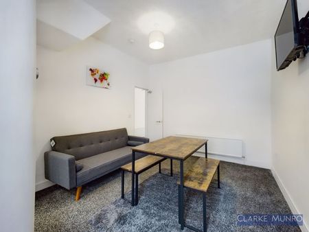 Crescent Road, Middlesbrough - Photo 2