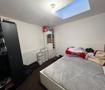 Two bedroom Ground Floor Flat close to Goodmayes station- £1700 pcm - Photo 6
