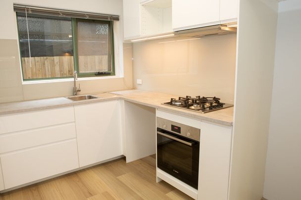 Sunny, Neat & Modern! - Photo 1