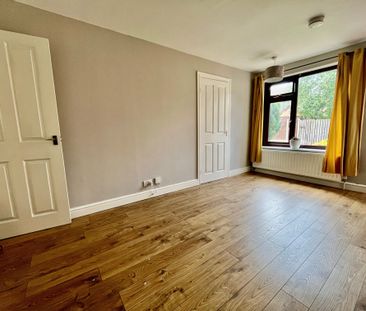 Lakeside Walk, Leeds, Rawdon - Photo 1