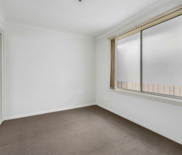 Immaculate Three Bedroom Duplex! - Photo 4