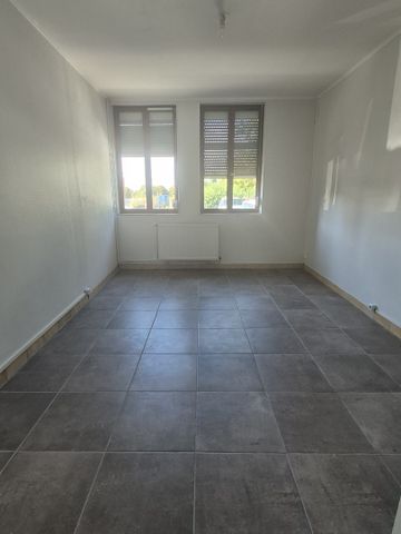 Location Appartement 3 pièces 76m² MAUBEUGE 59600 - Photo 3