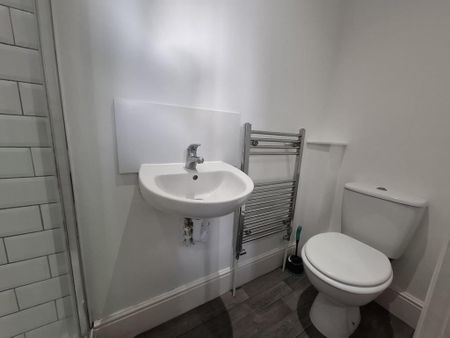1 bedroom in a house share to rent - Photo 5