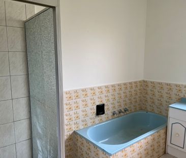 Neat Family Home - Photo 6