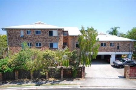 Spacious End Unit in Prime Coorparoo Location - Photo 5