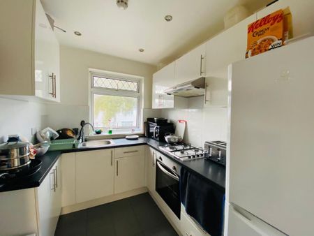 1 bedroom in a house share to rent - Photo 3