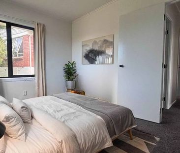 So much lawn, you might need a map! - Photo 2