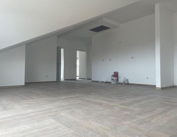 123 m2 moderne Neubauwohnung inkl. Ihrer Wunschküche zum halben Preis! - Photo 1
