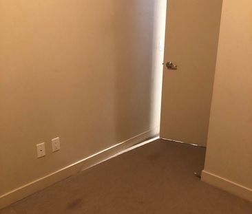 Venu Living at its finest – 1 bedroom plus den - Photo 3