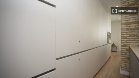 3 room luxury Flat for rent in Valencia - Photo 2