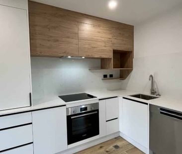 Pets allowed, three bedroom + study home - Photo 5