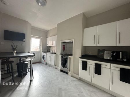 1 bedroom in a house share to rent - Photo 3