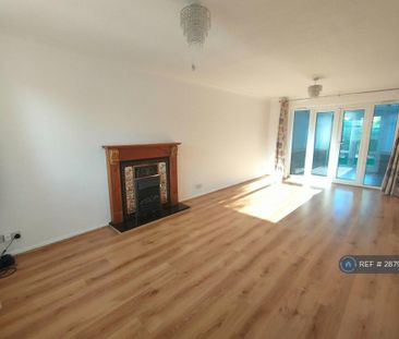 4 bedroom detached house to rent - Photo 2