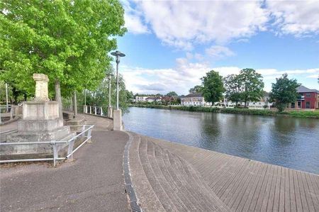 Old Town Hall, Market Square, Staines-upon-thames, Surrey, TW18 - Photo 2