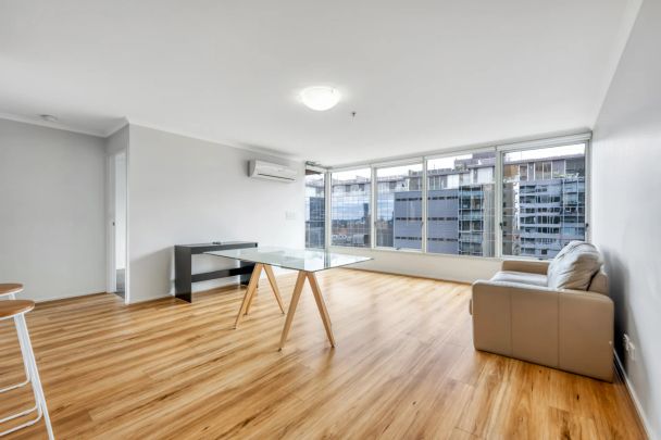 Prime St Kilda Road Apartment with City Lifestyle & Resort-Style Amenities - Photo 1