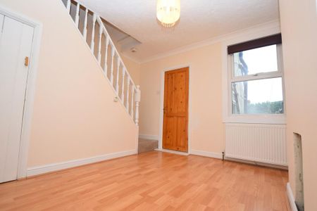 2 bedroom semi-detached house to rent - Photo 3